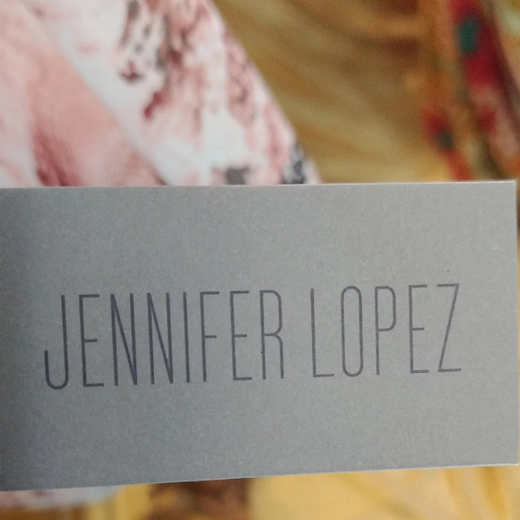 Jennifer Lopez Relaxed Pink and White Flutter Sleeve Blouse - Picture 2 of 4